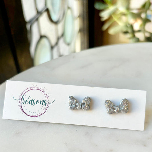 Minnie | Bow Stud | Winter