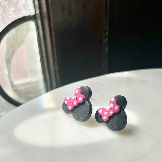 Minnie | Bow Stud | Winter