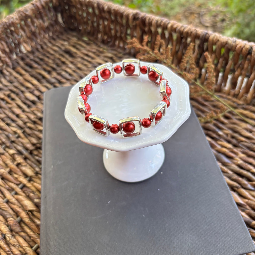 Wren | Silver and  Red | Winter and Summer