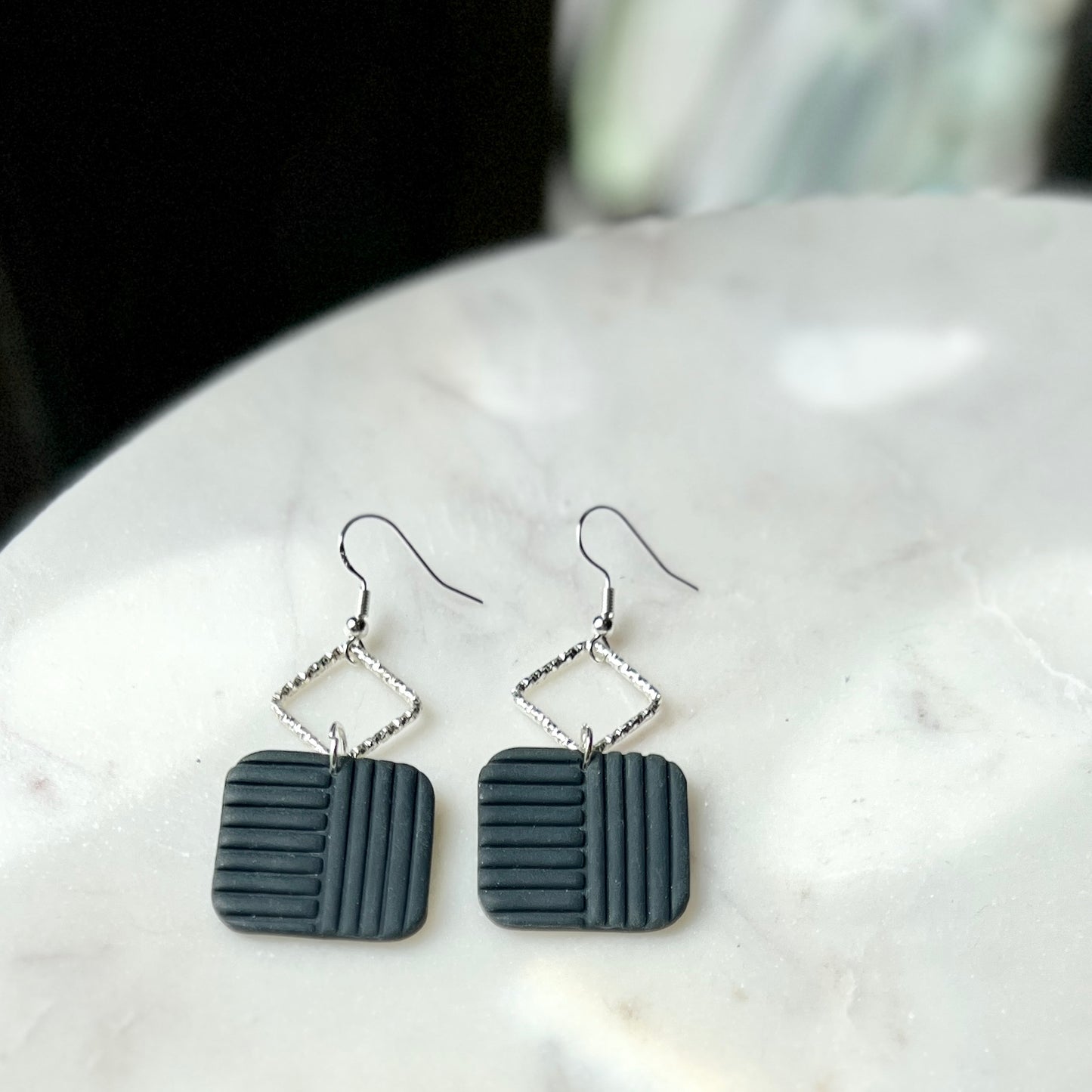 Mari | Square Dangle | Black | Winter