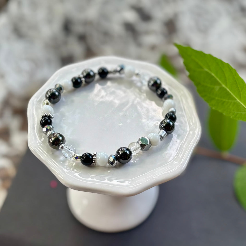 Wren | Black, Silver, White | Winter
