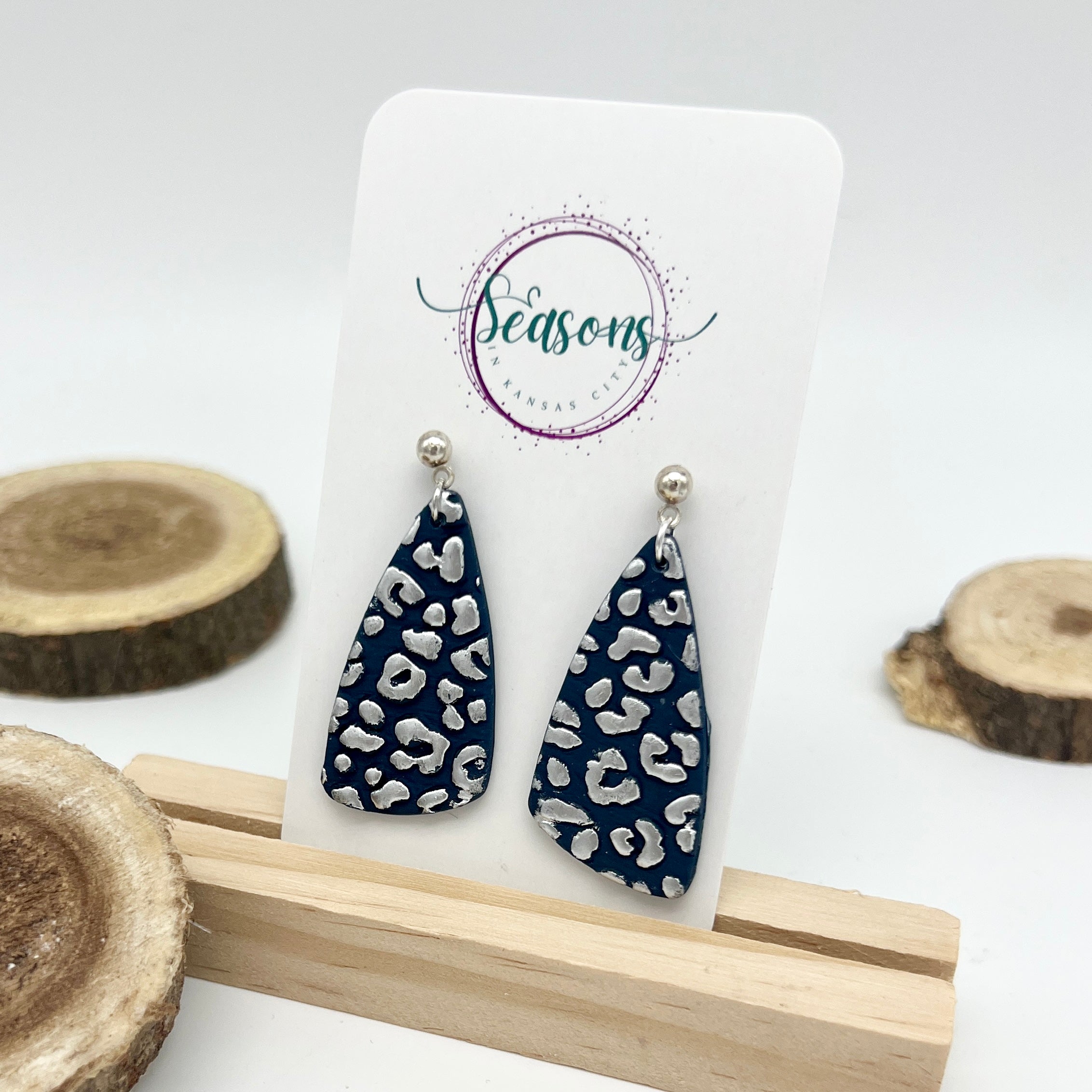 Andrea | Triangles | Custom Color | Winter