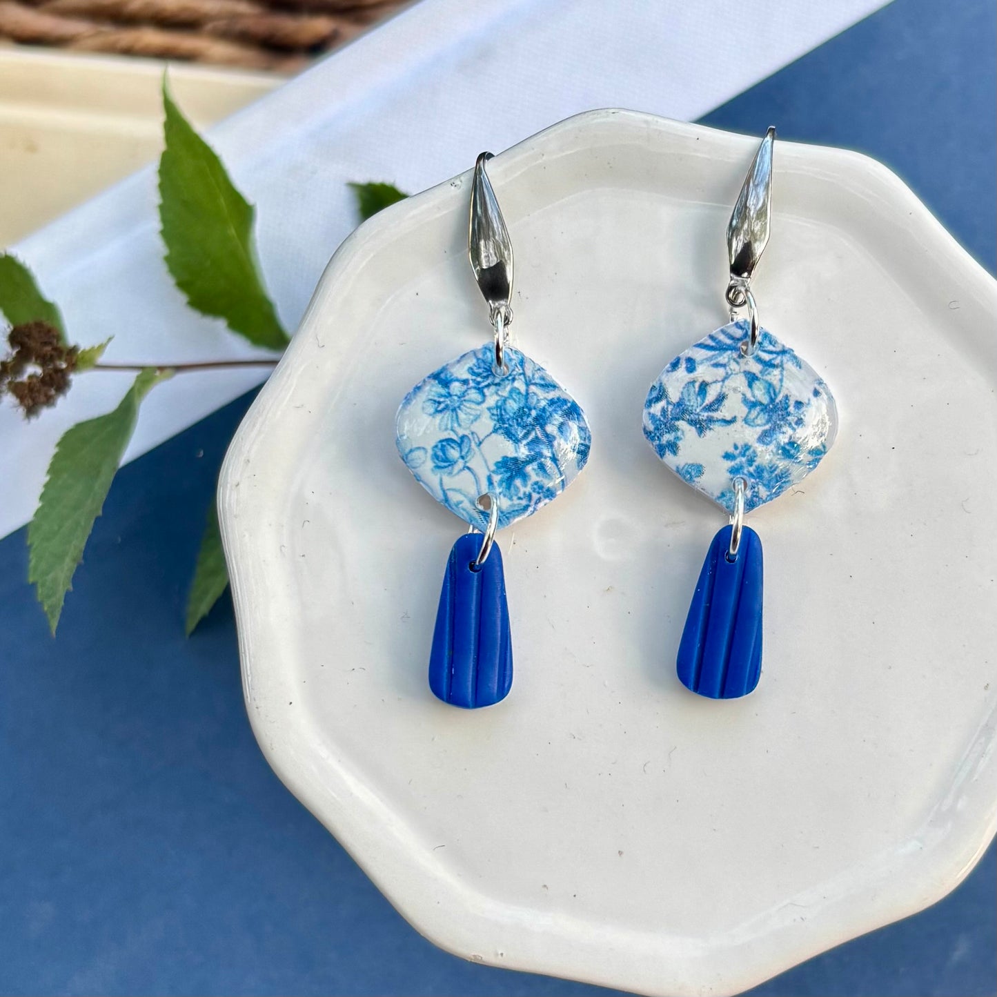 Phoebe | Dangle | Winter