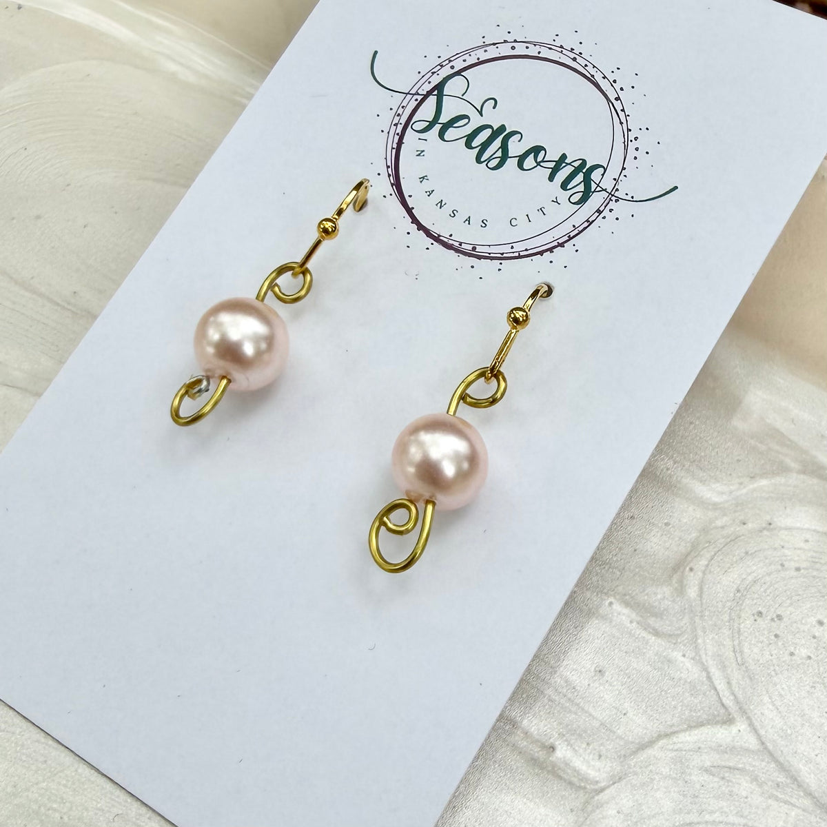 Pearl | Shell Pink Dangles | Spring