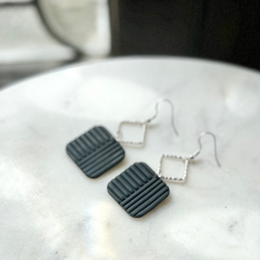 Mari | Square Dangle | Black | Winter