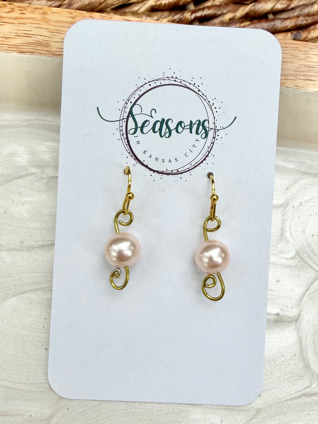Pearl | Shell Pink Dangles | Spring