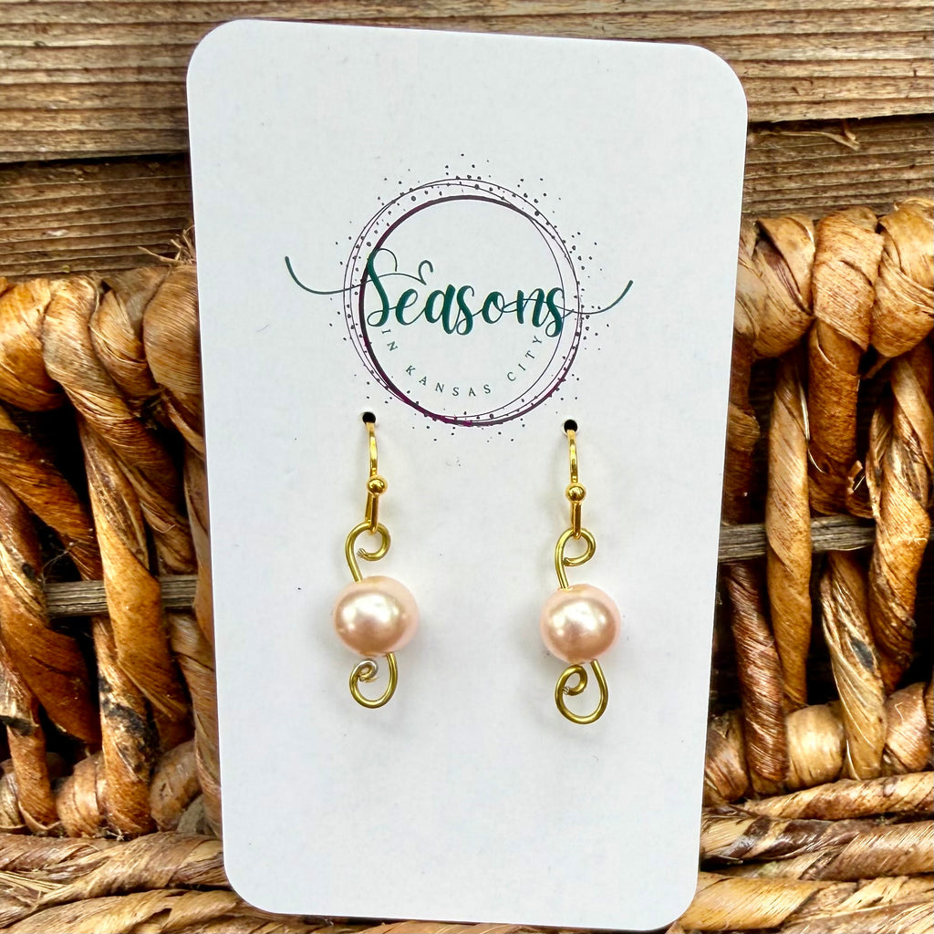 Pearl | Shell Pink Dangles | Spring
