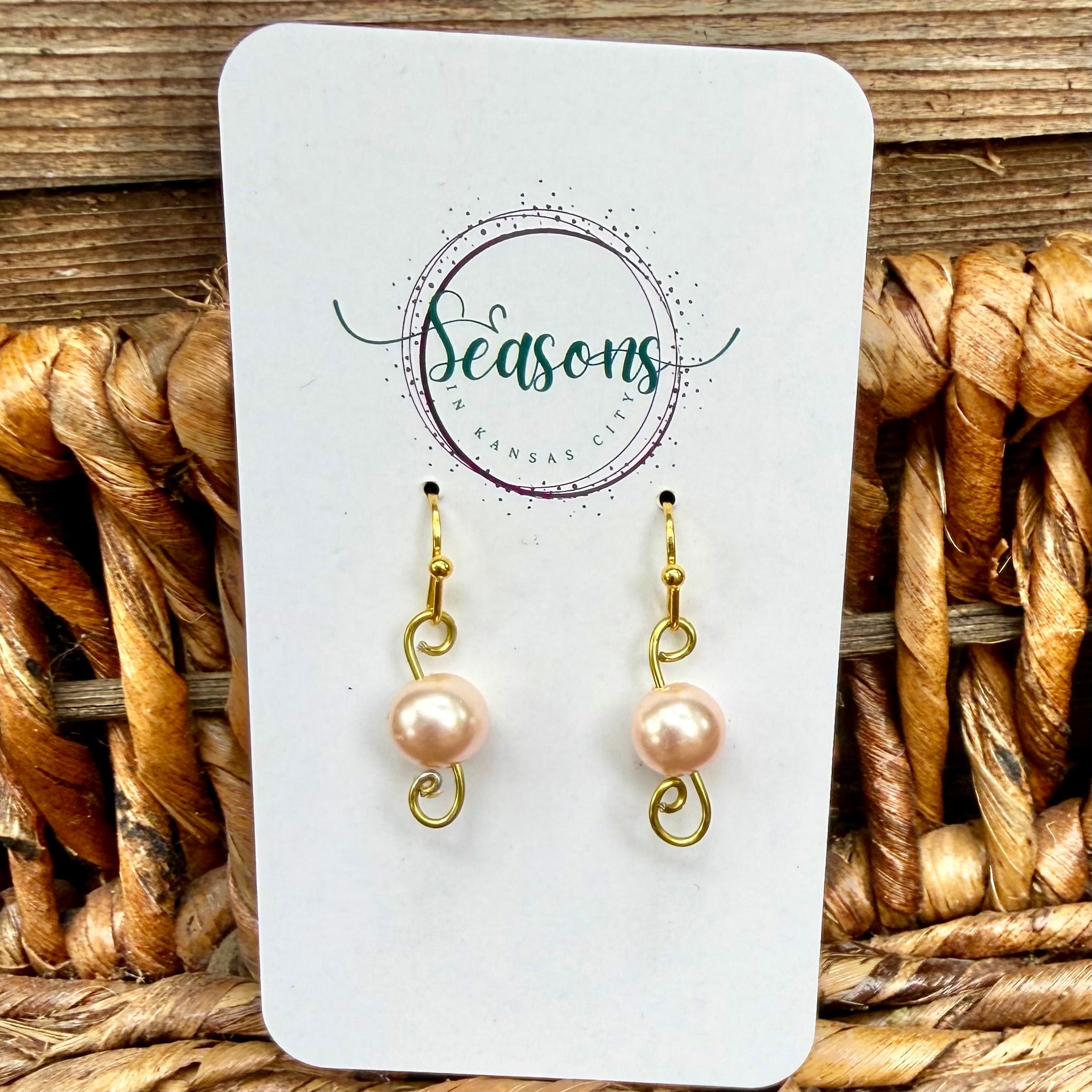 Pearl | Shell Pink Dangles | Spring